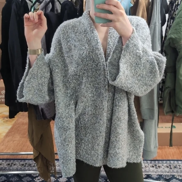 Wishlist | Minimalist Gray Speckled Knitted Cardigan Sweater Size M/L - Picture 7 of 11